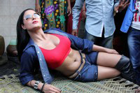 Veena Malik Visits Kamathipura Hot Photos